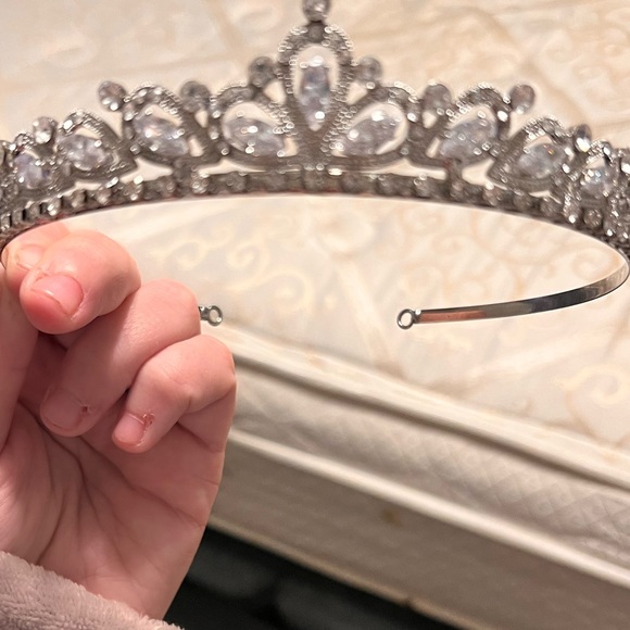 Oleg Cassini wedding dress - Picture 5 of 8